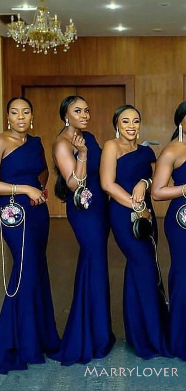 gold and royal blue bridesmaid dresses Absolutely love the color combination! Beautiful!